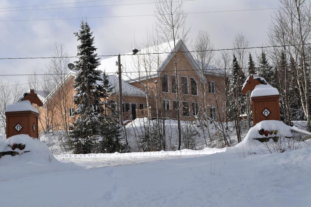 La Taniere De L'Ours Hotel Saint-Donat-de-Montcalm Buitenkant foto