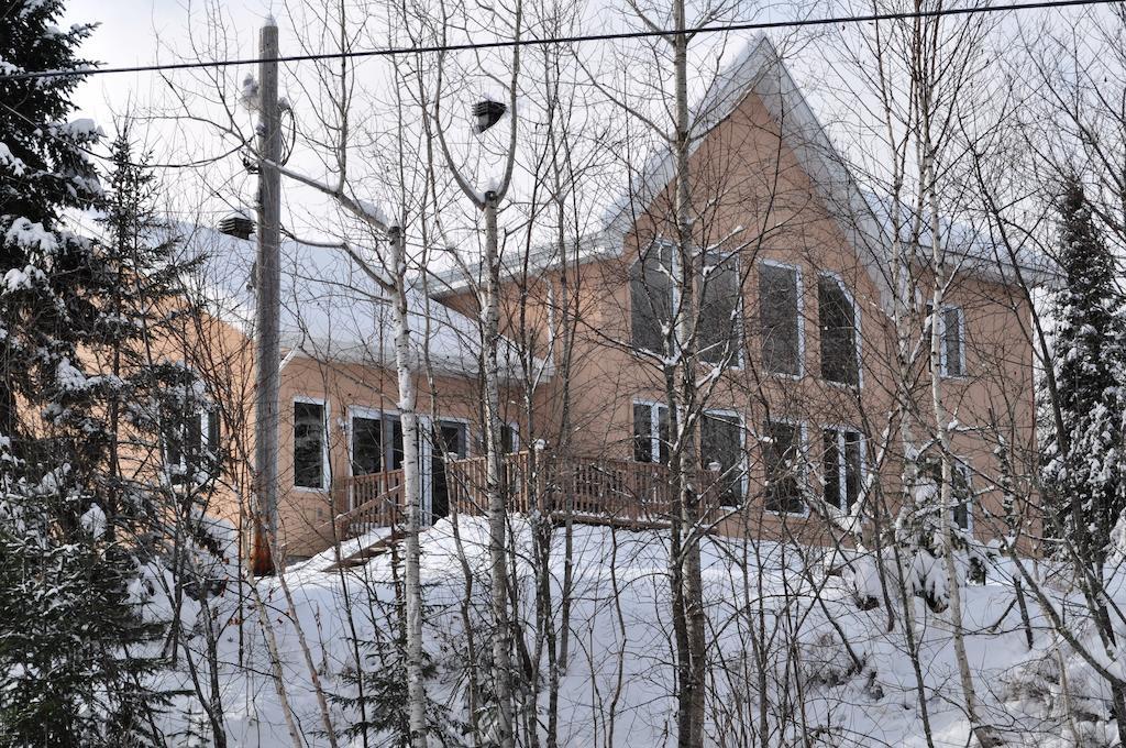 La Taniere De L'Ours Hotel Saint-Donat-de-Montcalm Buitenkant foto
