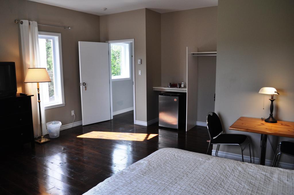 La Taniere De L'Ours Hotel Saint-Donat-de-Montcalm Kamer foto