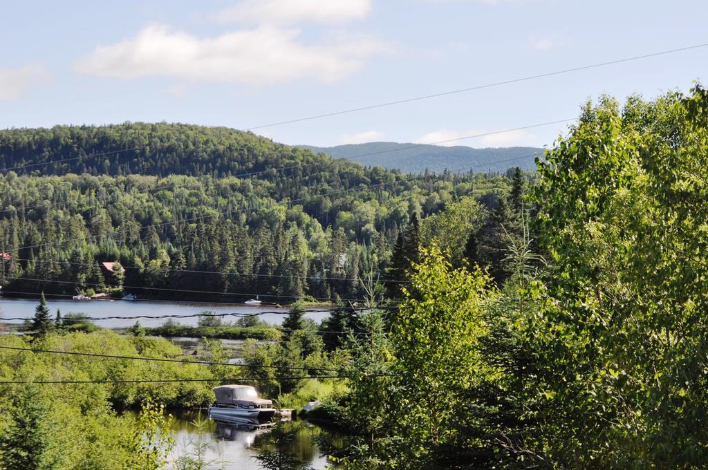 La Taniere De L'Ours Hotel Saint-Donat-de-Montcalm Buitenkant foto