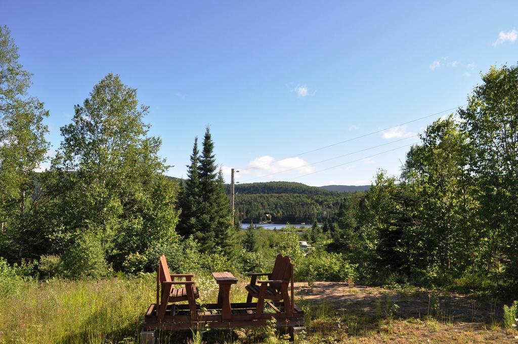 La Taniere De L'Ours Hotel Saint-Donat-de-Montcalm Buitenkant foto